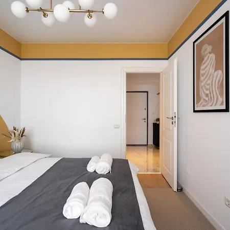 Spacious 204 Apartment