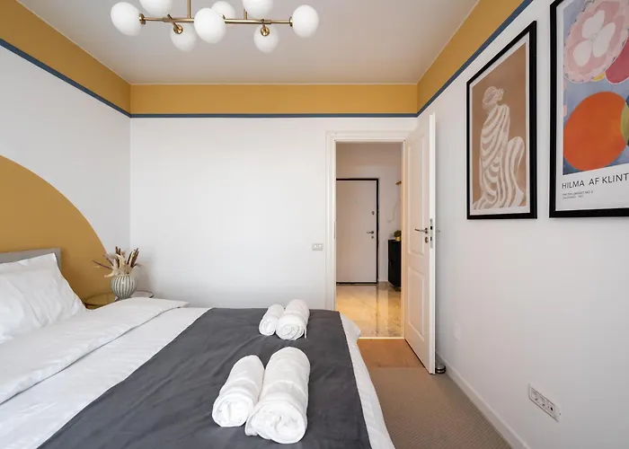 Spacious 204 Apartment