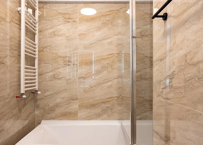 Апартаменти Spacious 204 *